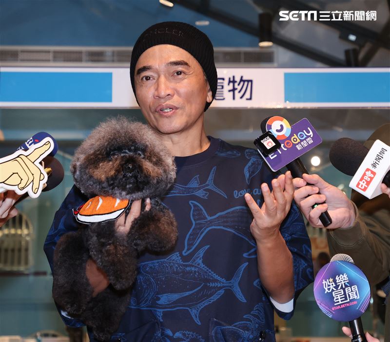 吳宗憲帶愛犬洗澎澎美容。（記者邱榮吉/攝影）