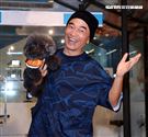 吳宗憲帶愛犬洗澎澎美容。（記者邱榮吉/攝影）