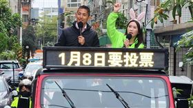 民進黨台北市第三選區立委補選候選人吳怡農今（3）日下午前往中山區車隊掃街。圖／吳怡農辦公室提供)