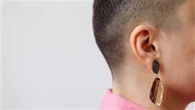 剃光頭（圖／翻攝自Pexels）