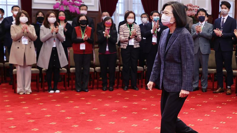 立委為發現金槓蔡英文　他：權威已受挑戰