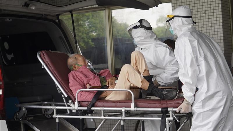 英醫療崩潰！病患睡地板　每週恐500人死