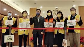 全長聯暨各家長團體與民團代表全國家長呼籲立法院、衛福部、國民健康署應嚴管加熱菸載具。（圖／全國家長會長聯盟提供）