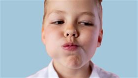 孩子說話不清楚的原因，除了常見的「構音」（也就是發音）問題之外，另一種稱為「兒童言語失用症」，也可能影響到小朋友說話的清晰度