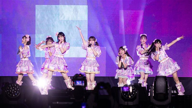 女星麥克風忘了關　後台心聲曝光尷尬了