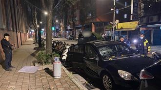 路旁轎車突爆火光巨響！板橋男臉灼傷送醫