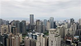 誰說房價不會跌？一張圖看六都豪宅　五都全都慘綠、僅新北小漲2％。（記者：陳韋帆）