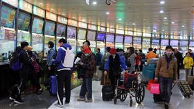 春節連假返鄉（1）2日開始將有9天春節連假，1日下午台鐵、台北轉運站已有部分返鄉人潮。中央社記者郭日曉攝  108年2月1日