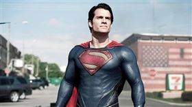 亨利卡維爾確定無緣重披超人戰袍。（圖／翻攝自推特）
