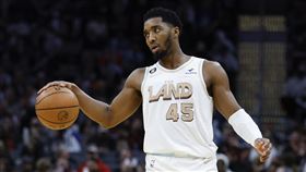 ▲米契爾（Donovan Mitchell）攻下20分，騎士送給太陽4連敗。（圖／美聯社／達志影像）