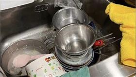 結婚12年「尪從不洗碗」！妻火大：豬隊友