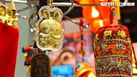 北港朝天宮 過年 兔年 農曆年 財運 兔子 招財 春聯 過年吊飾 示意圖（圖／記者戴玉翔攝影）