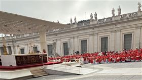 陳建仁出席本篤十六世喪禮前副總統陳建仁擔任總統特使出訪教廷，5日在羅馬時間上午出席由教宗方濟各主持的先教宗本篤十六世喪禮，與各國政要一同列席特使專區。（駐教廷大使館提供）中央社記者黃雅詩傳真  112年1月5日