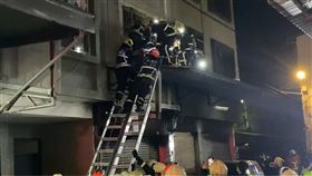 火警,台中,大里區,三代同堂（圖／翻攝畫面）