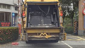 垃圾車,愛心,垃圾子車,告白(讀者 提供)