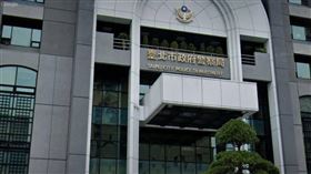 台北市警局官階兩線三員警接受建商招待框小姐出場，事後竟大喇喇留下名片，數度騷擾小姐，讓小姐氣炸報警。(圖／翻攝自Google Maps)