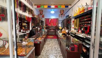 母女曾把神桌當臥室！擺攤打拚結識夫開店