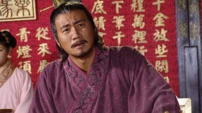 朱元璋在衙門遇小吏喝酒！次日連升他十級