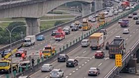 國道圓山段火燒車，圖／翻攝自高公局即時畫面