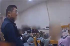 詐團幹部付不出錢給人頭帳戶　反遭囚虐打(圖/翻攝畫面)