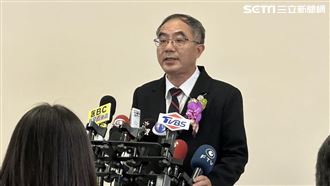 台大校長續任投票日！學生衝行政大樓抗議