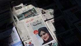 伊朗因22歲庫德族女子艾米尼（Mahsa Amini）2022年9月16日之死掀起全國性示威潮。路透