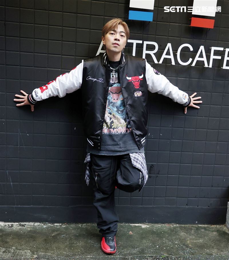 全明星正義三立新聞網專訪。（記者邱榮吉/攝影）