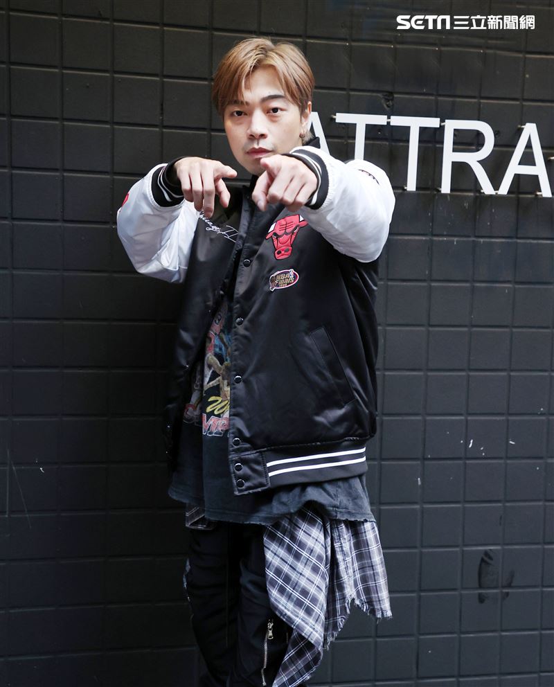 全明星正義三立新聞網專訪。（記者邱榮吉/攝影）