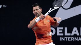 ▲喬科維奇（Novak Djokovic）賽中疑似拉傷不適，賽後他表示「不太嚴重」。（圖／美聯社／達志影像）