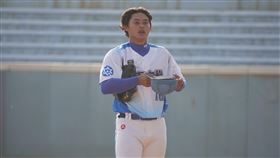 游騰堯連兩戰當MVP  大專聯賽東大複賽4勝111學年度大專棒球聯賽（公開一級）8強複賽，台東大學游騰堯（圖）8日後援3.2局無失分，率隊以2比1擊敗輔仁大學，東大複賽從1勝3敗到4勝3敗、保住晉級生機，游騰堯連兩戰當MVP。中央社記者謝靜雯攝  112年1月8日