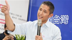 北市立委補選吳怡農宣布敗選  不忘肯定支持者台北市第3選區立委補選8日投開票，民進黨候選人吳怡農（圖）自行宣布敗選，他致詞時肯定支持者為改變選舉文化所做的努力。中央社記者王騰毅攝  112年1月8日