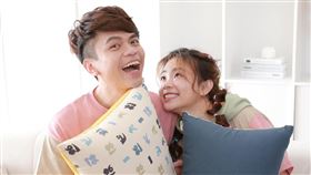 ▲蔡阿嘎和老婆二伯不被外界聲音動搖，選擇做自己覺得對的事情。（圖／翻攝自蔡阿嘎臉書）