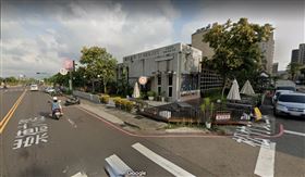 台中男子在北屯區松竹北二街、崇德六路附近紅線違停。（圖／翻攝Google Map）