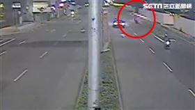 工程師,燈桿,車禍,新北,新莊,輔大捷運站（圖／翻攝畫面）