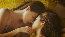 《沙之書》由林予晞、温貞菱、瑞瑪·席丹主演，劇（圖／公視提供）