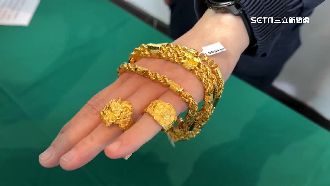 假交易真搶劫！男摸走47萬金飾跳大排躲警