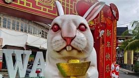 印尼，新年，巨兔　吉祥物詭異神情超嚇人　網吐槽：進擊巨兔
圖／翻攝自Zoom Creative 創意窩臉書