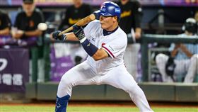 U23世界盃棒球賽預賽　張聖豪上場打擊U23世界盃棒球賽台灣隊15日晚間預賽第2戰在台中洲際棒球場迎戰德國隊，台灣隊由投手賴延峰與捕手張聖豪（圖）先發搭檔，張聖豪打第9棒。圖為張聖豪上場打擊。中央社記者鄭清元攝  111年10月15日