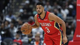 ▲麥考倫（CJ McCollum）單場4顆三分球，攻下全場最高34分。（圖／美聯社／達志影像）