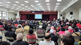 民眾關心財產權受損，紛至公聽會場上表達對中央管制不確定性的憂心。(圖/新北市政府)