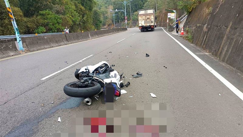 台南182線道又出事！騎士碰撞貨車噴飛亡