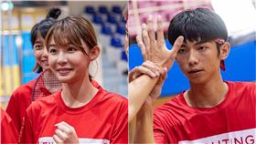 于成炘溫馨接送Yuri。（圖／翻攝自臉書）