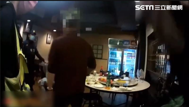 恐怖海產店！不爽客人嗆秋　老闆拿刀砍人