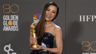 楊紫瓊金球獎首封后　講感言超時被趕開嗆