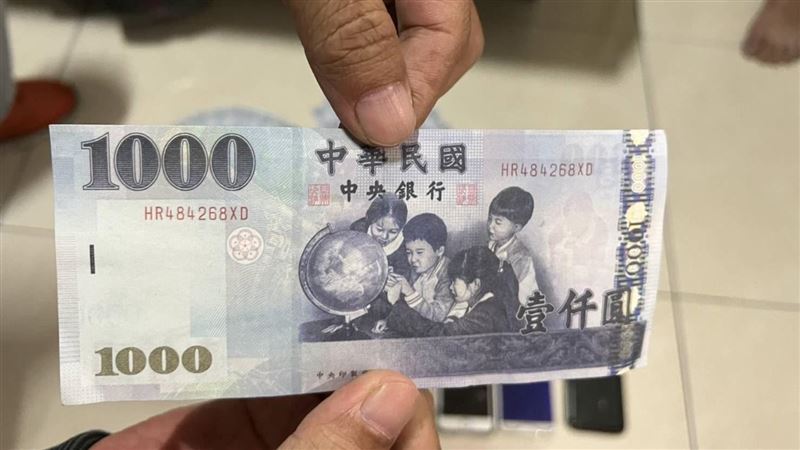 拿「XD傻子假鈔」騙外送員　警逮2嫌聲押