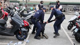 花蓮鐵警車站超商防搶演練　旅客安心搭車過好年（圖／翻攝畫面）