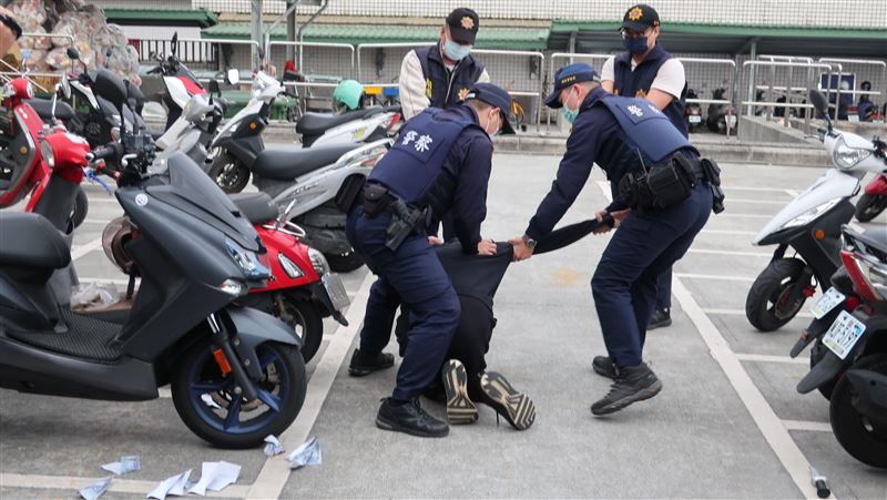 花蓮鐵警車站防搶演練！安心搭車過好年