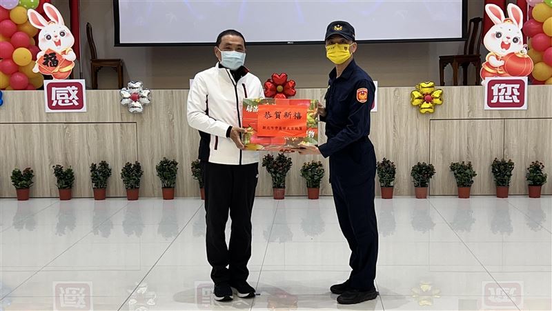 農曆新年將至！市長侯友宜赴新店慰勉警消