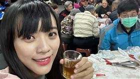 抿一下麥茶！黃捷PO照讚：高雄辦桌最棒a（圖／翻攝自黃捷臉書）