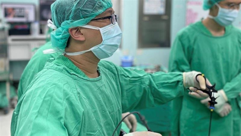 他大腸癌4期想「躺平」　醫：進開刀房！